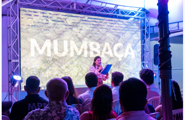 População do Quilombo Mumbaça se reúne para assistir documentário sobre o povoado